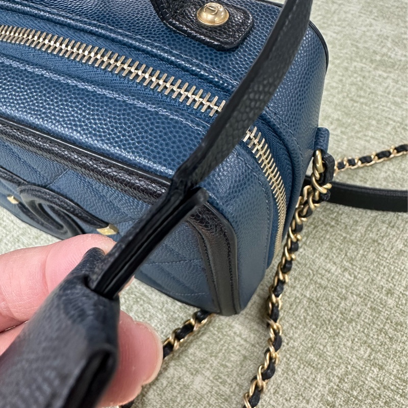 CHANEL Filigree Vanity Case 荔枝皮藍色金扣 Small Size-7