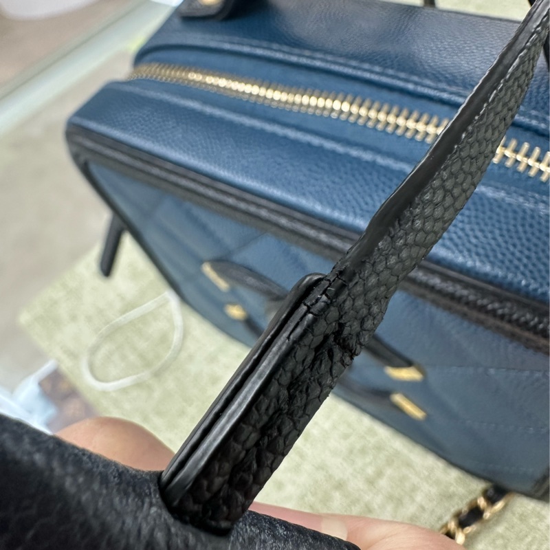 CHANEL Filigree Vanity Case 荔枝皮藍色金扣 Small Size-8