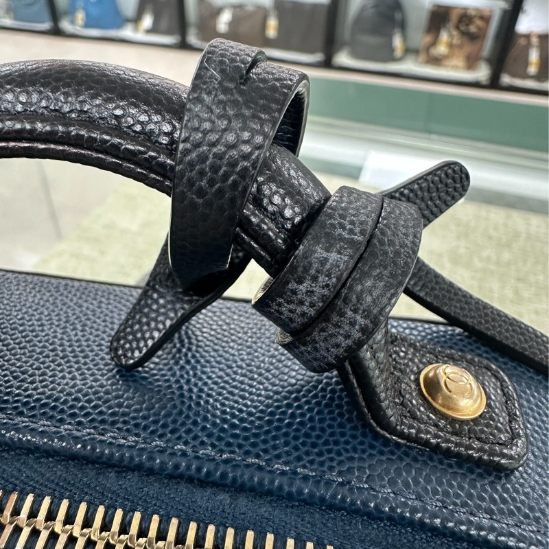 CHANEL Filigree Vanity Case 荔枝皮藍色金扣 Small Size-9