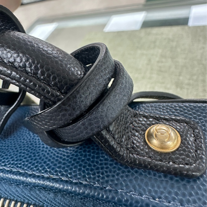 CHANEL Filigree Vanity Case 荔枝皮藍色金扣 Small Size-10