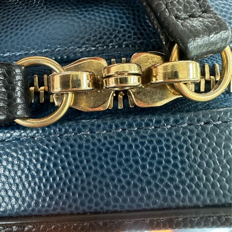 CHANEL Filigree Vanity Case 荔枝皮藍色金扣 Small Size-14