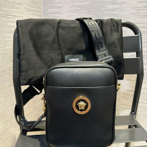 💎Han's house精品服飾💎VERSACE 凡賽斯 女神頭 頂級黑牌 小牛皮 側背包