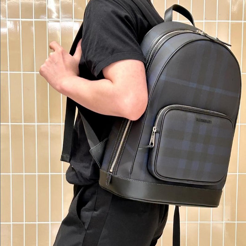 💎Han's house精品服飾💎BURBERRY PVC 格紋 ROCCO 後背包 30×14×42 原價65600-1