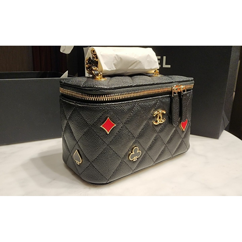 CHANEL 經典長方形化妝包，黑色魚子醬心型吊墜，賭場主題季節限定包-0