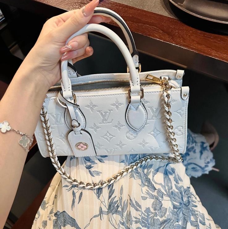 LV On The Go East West 白色鏤空包 全套有單-1