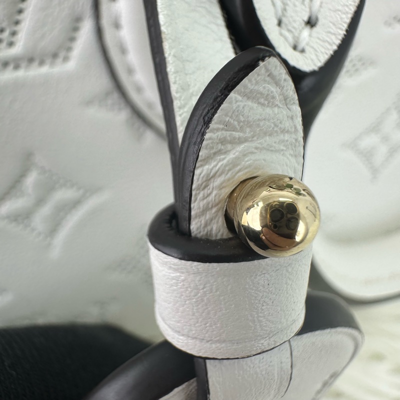 LV On The Go East West 白色鏤空包 全套有單-7