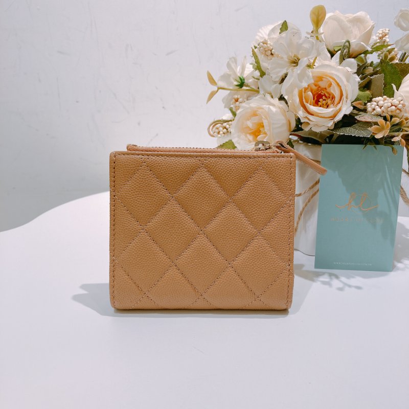 TW4605  Chanel 香奈兒 雙c短銀包 焦糖茶色Big CC Logo Small Wallet Caviar Dark Beige /Crystal-1