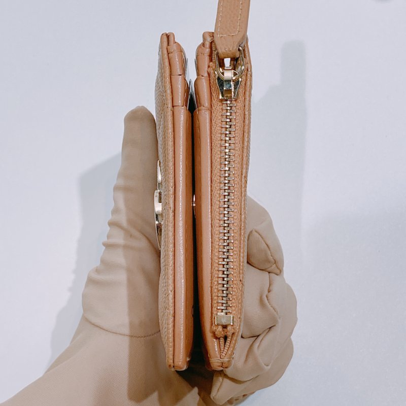 TW4605  Chanel 香奈兒 雙c短銀包 焦糖茶色Big CC Logo Small Wallet Caviar Dark Beige /Crystal-5