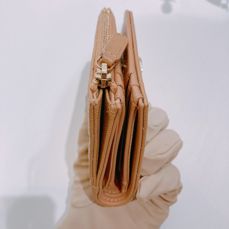 TW4605  Chanel 香奈兒 雙c短銀包 焦糖茶色Big CC Logo Small Wallet Caviar Dark Beige /Crystal-6