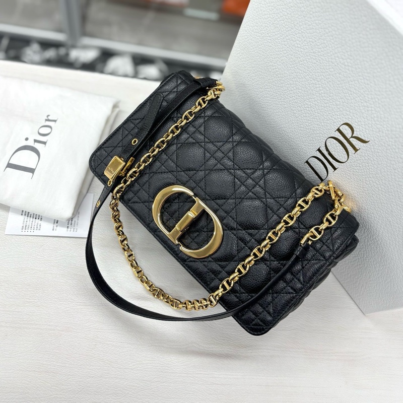 Dior 黑金粒面牛皮 中號Caro 23年編碼 肩帶可調節 附件塵袋、盒。-0