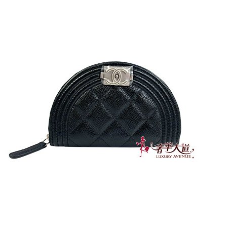 * 奢華大道國際精品＊【CH0739】CHANEL黑色荔枝紋牛皮 BOY系列 銀釦半圓形零錢包-0