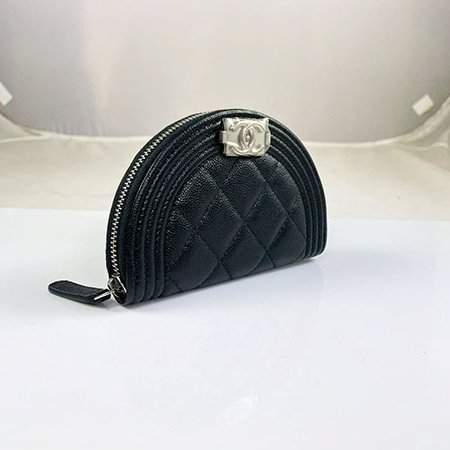 * 奢華大道國際精品＊【CH0739】CHANEL黑色荔枝紋牛皮 BOY系列 銀釦半圓形零錢包-1