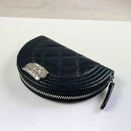 * 奢華大道國際精品＊【CH0739】CHANEL黑色荔枝紋牛皮 BOY系列 銀釦半圓形零錢包-2
