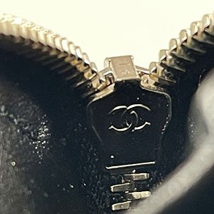 * 奢華大道國際精品＊【CH0739】CHANEL黑色荔枝紋牛皮 BOY系列 銀釦半圓形零錢包-8