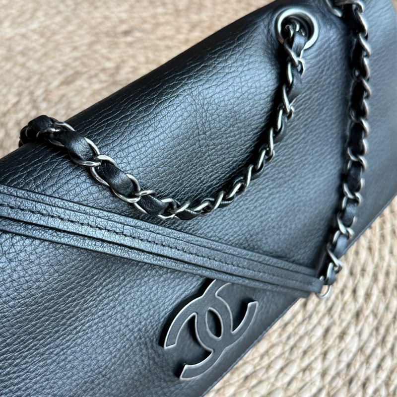 CHANEL 黑銀翻蓋機場包  尺寸：底長約32cm年份：20開-4