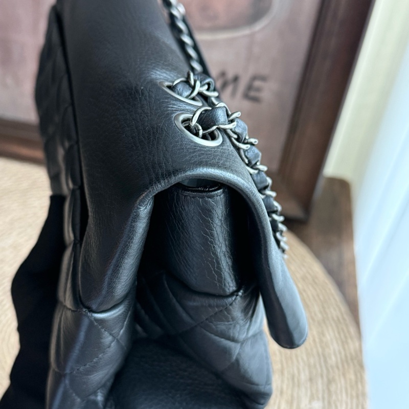 CHANEL 黑銀翻蓋機場包  尺寸：底長約32cm年份：20開-6