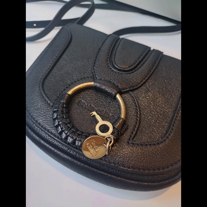 see by Chloe 黑皮圓環下蓋小斜背包-4