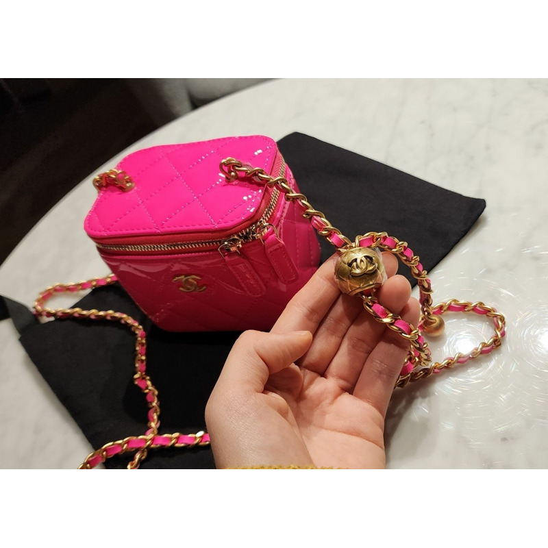 CHANEL 金色球形方形化妝包，漆皮粉紅色，亮粉色，霓虹螢光色-1