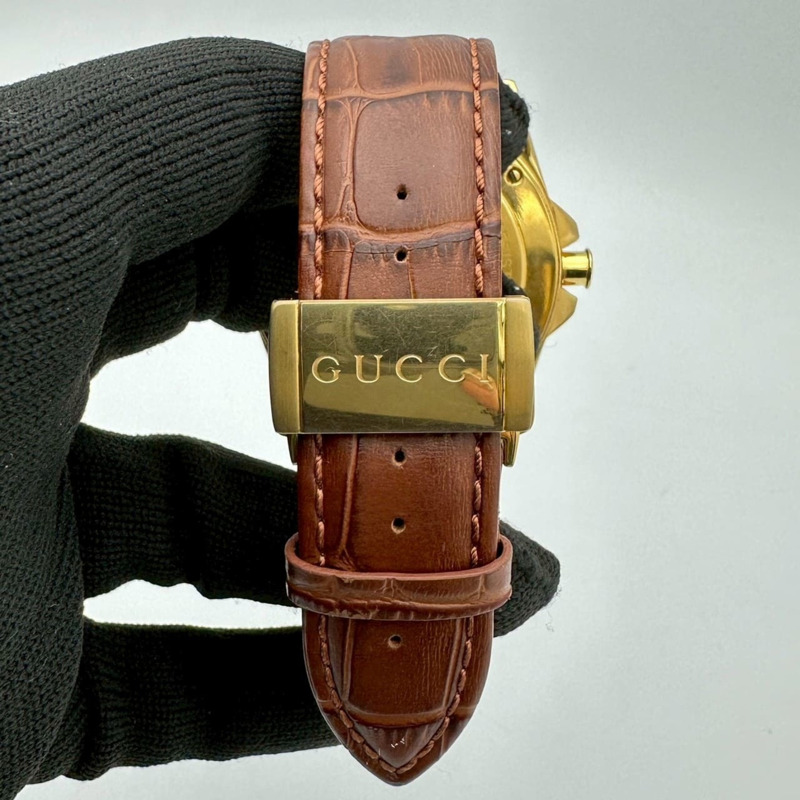 GUCCI 男士潛水錶 YA136219/136.2，附日期顯示，蛇形設計，石英機芯，不鏽鋼錶殼，黑金錶帶。-10