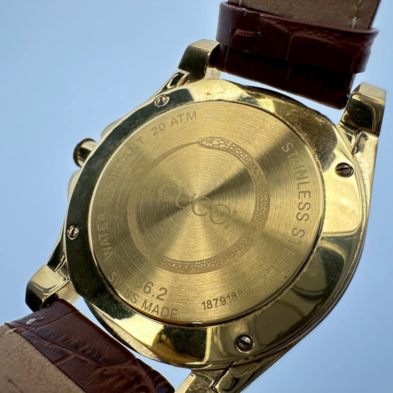 GUCCI 男士潛水錶 YA136219/136.2，附日期顯示，蛇形設計，石英機芯，不鏽鋼錶殼，黑金錶帶。-12