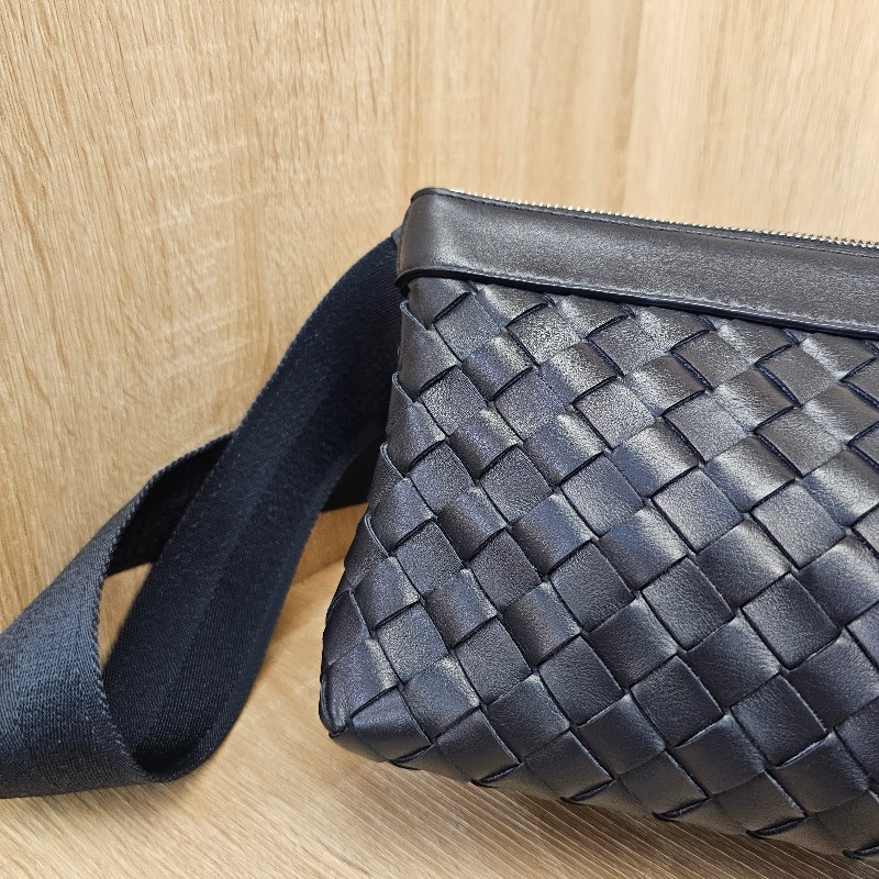 [超質感好物❣️耐看實用的精品超殺甜價出！] BV深藍牛皮編織IntrecciatoDuo雙層斜背包-13