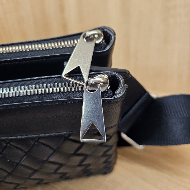 [超質感好物❣️耐看實用的精品超殺甜價出！] BV深藍牛皮編織IntrecciatoDuo雙層斜背包-14