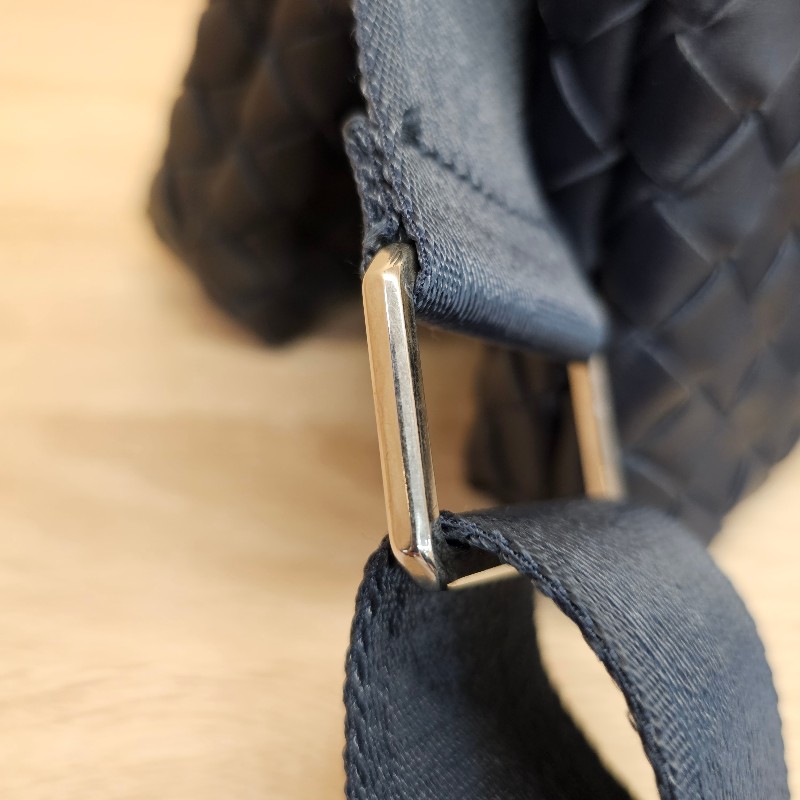 [超質感好物❣️耐看實用的精品超殺甜價出！] BV深藍牛皮編織IntrecciatoDuo雙層斜背包-20