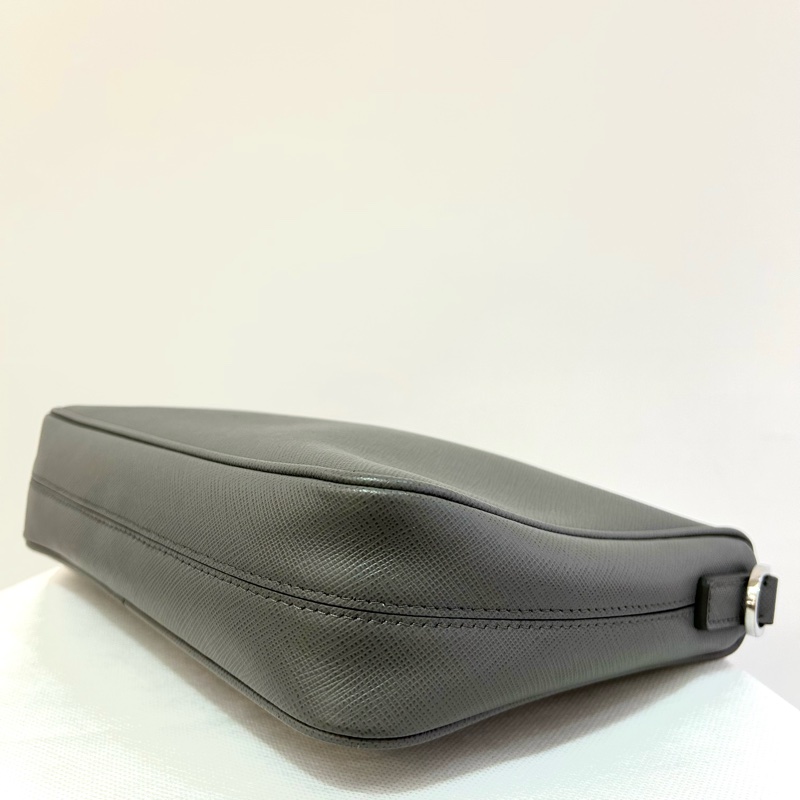 PRADA灰牛皮銀釦SAFFIANO皮革肩背包-5