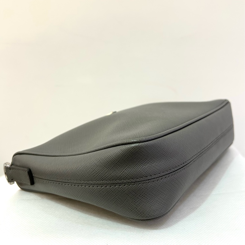 PRADA灰牛皮銀釦SAFFIANO皮革肩背包-6