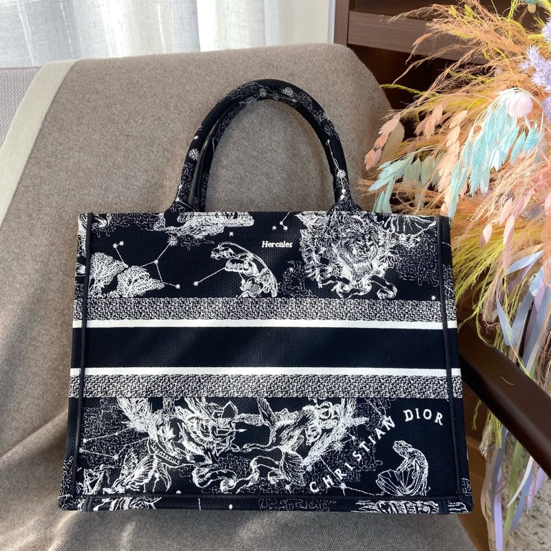 Dior 迪奧黑色星座托特包book tote 中號 22編碼  配件有保卡 塵袋-1