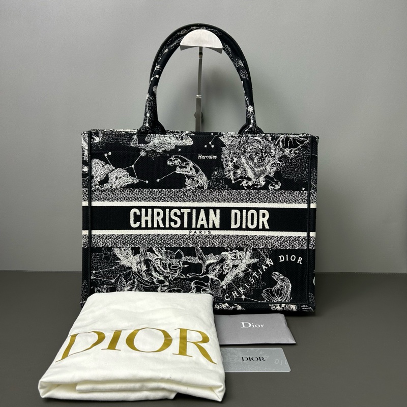 Dior 迪奧黑色星座托特包book tote 中號 22編碼  配件有保卡 塵袋-1