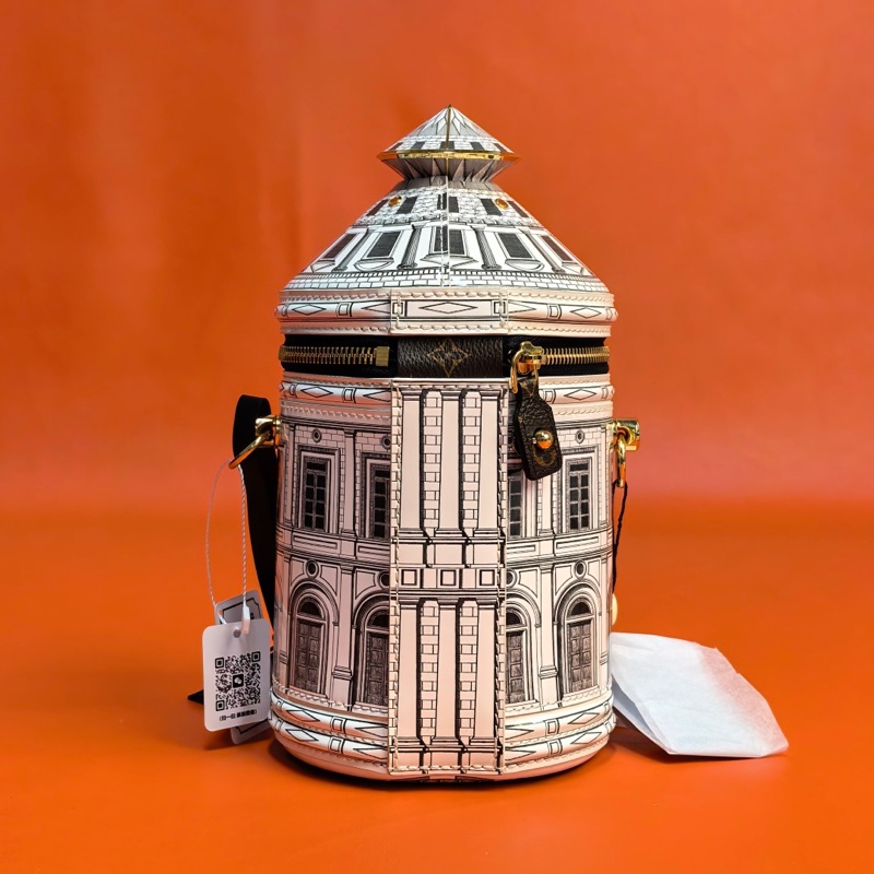LV Fornasetti聯名 限量款 cannes 城堡包 盧浮宮白房子 尺寸約25*12*12-2