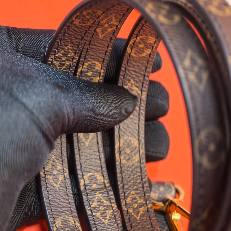 LV Fornasetti聯名 限量款 cannes 城堡包 盧浮宮白房子 尺寸約25*12*12-3