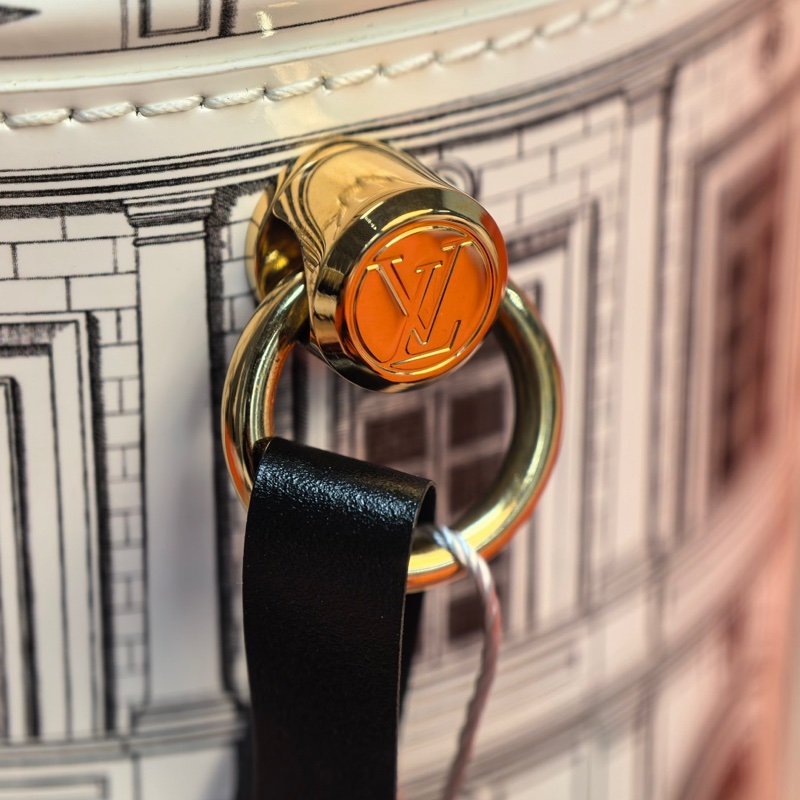 LV Fornasetti聯名 限量款 cannes 城堡包 盧浮宮白房子 尺寸約25*12*12-4