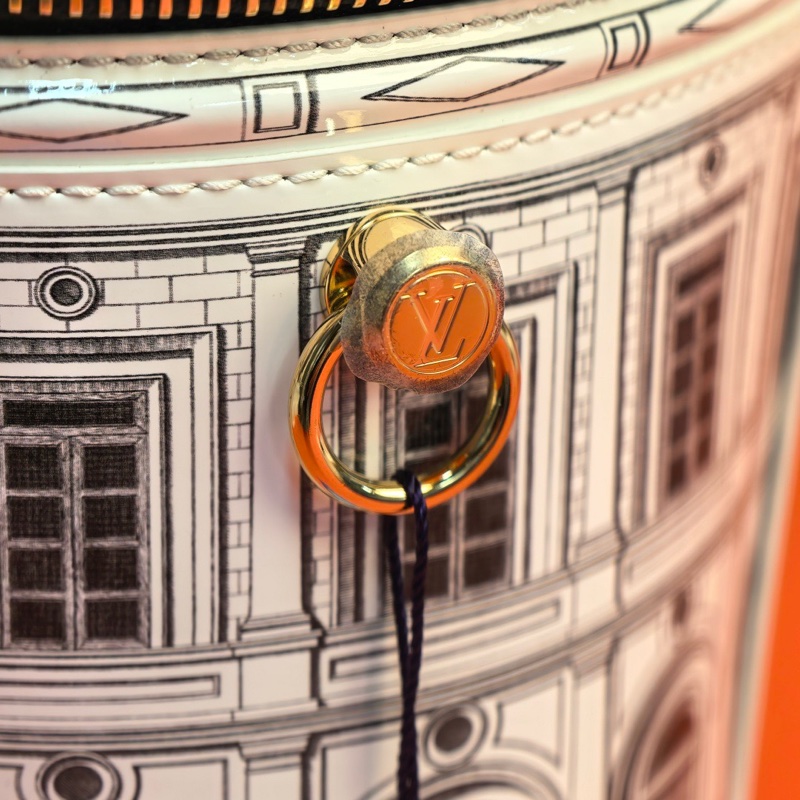 LV Fornasetti聯名 限量款 cannes 城堡包 盧浮宮白房子 尺寸約25*12*12-6