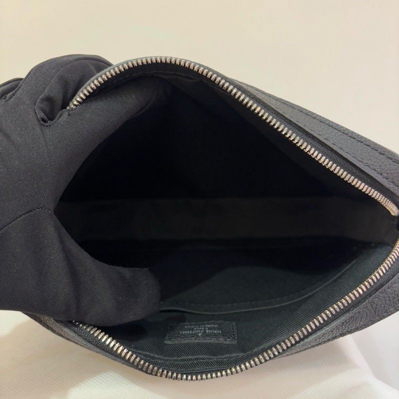 LV大黑灰棋盤格TRIO斜背包-9