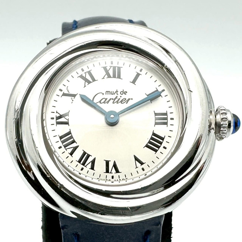 卡地亞 Must Trinity 石英腕錶 W1014945，不鏽鋼錶殼搭配皮革錶帶，白色、銀色、海軍藍三色可選，女士款。-0