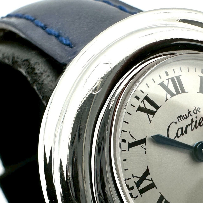 卡地亞 Must Trinity 石英腕錶 W1014945，不鏽鋼錶殼搭配皮革錶帶，白色、銀色、海軍藍三色可選，女士款。-6