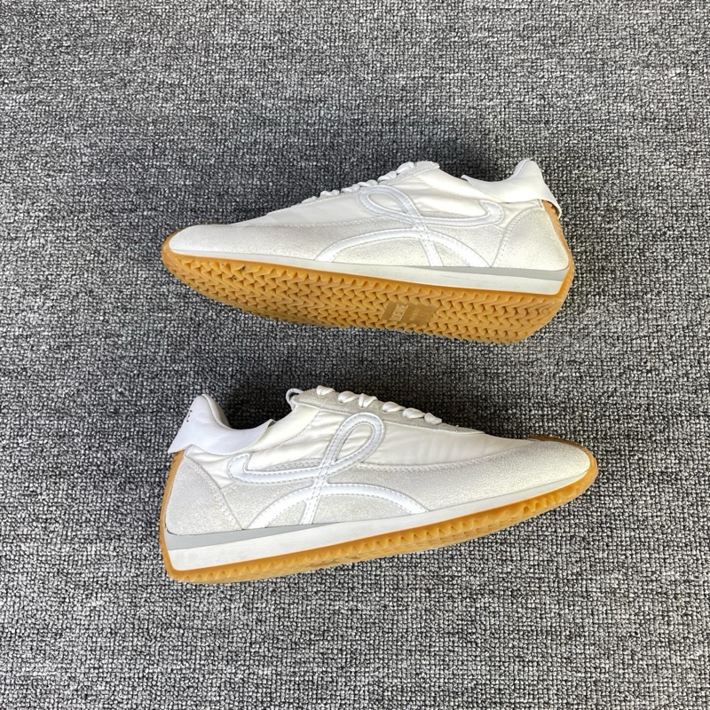 97新LOEWE羅意威白色阿甘鞋 尺碼：36 經典刺繡logo-3