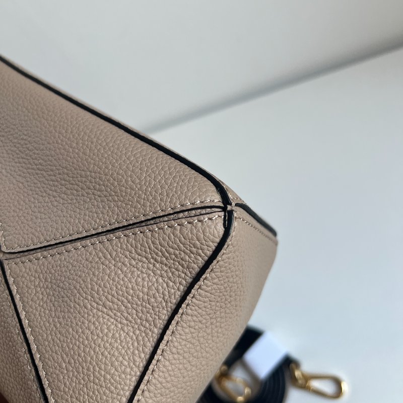 (🌷國外現貨)🏷Loewe 羅意威．Puzzle Mini-8