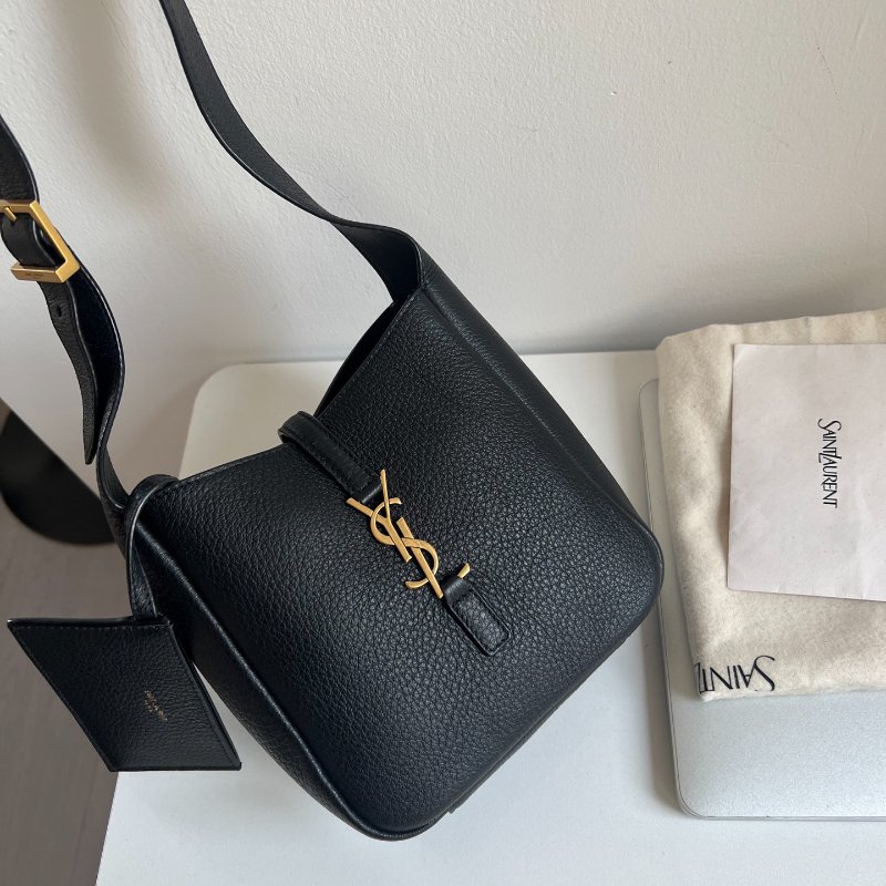 (🌷國外現貨)🏷YSL 聖羅蘭．Le5a7 hobo Mini-1
