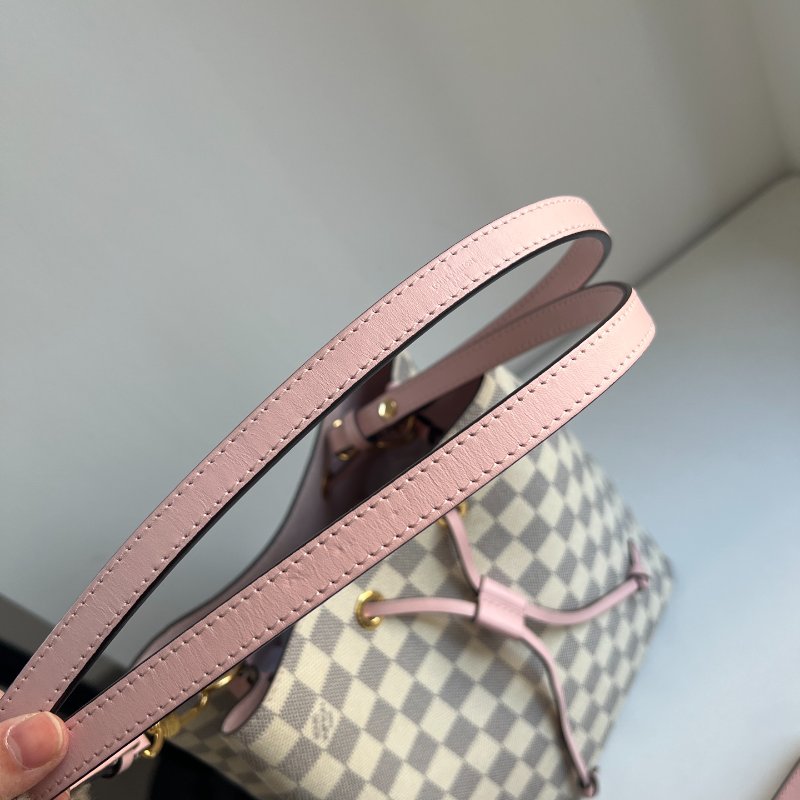 (🌷國外現貨)🏷LV 路易威登．Neo Noe MM 白棋盤格水桶包-7