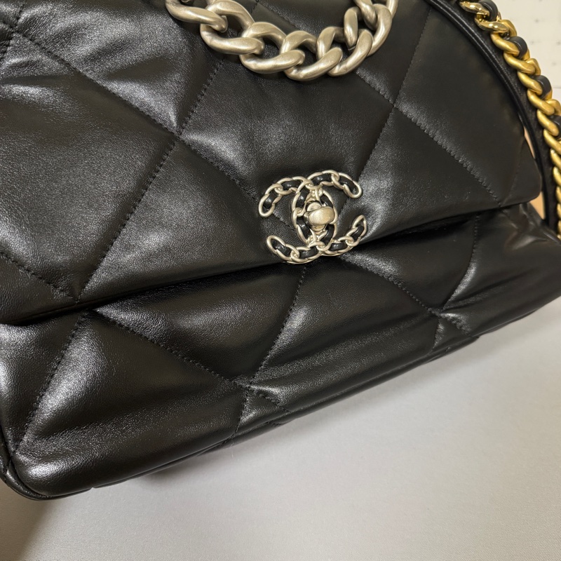 Chanel 黑羊皮銀釦中號19包-1