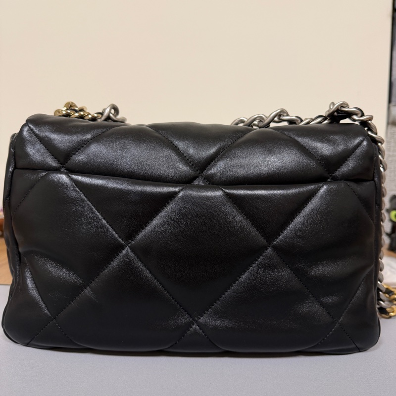 Chanel 黑羊皮銀釦中號19包-4