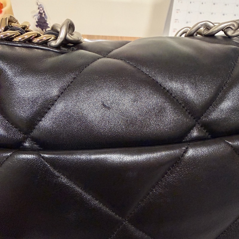 Chanel 黑羊皮銀釦中號19包-5