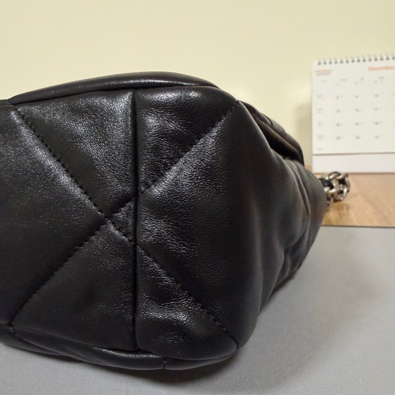 Chanel 黑羊皮銀釦中號19包-8