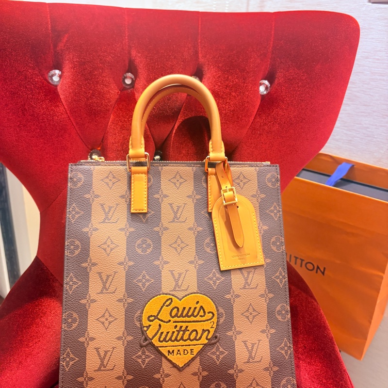 LV x Nigo Human Made 聯名款 Sac Plat 琴譜托特-1