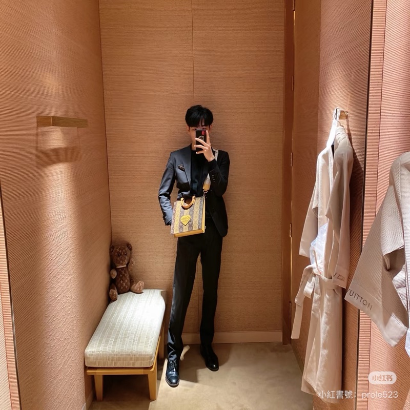 LV x Nigo Human Made 聯名款 Sac Plat 琴譜托特-3