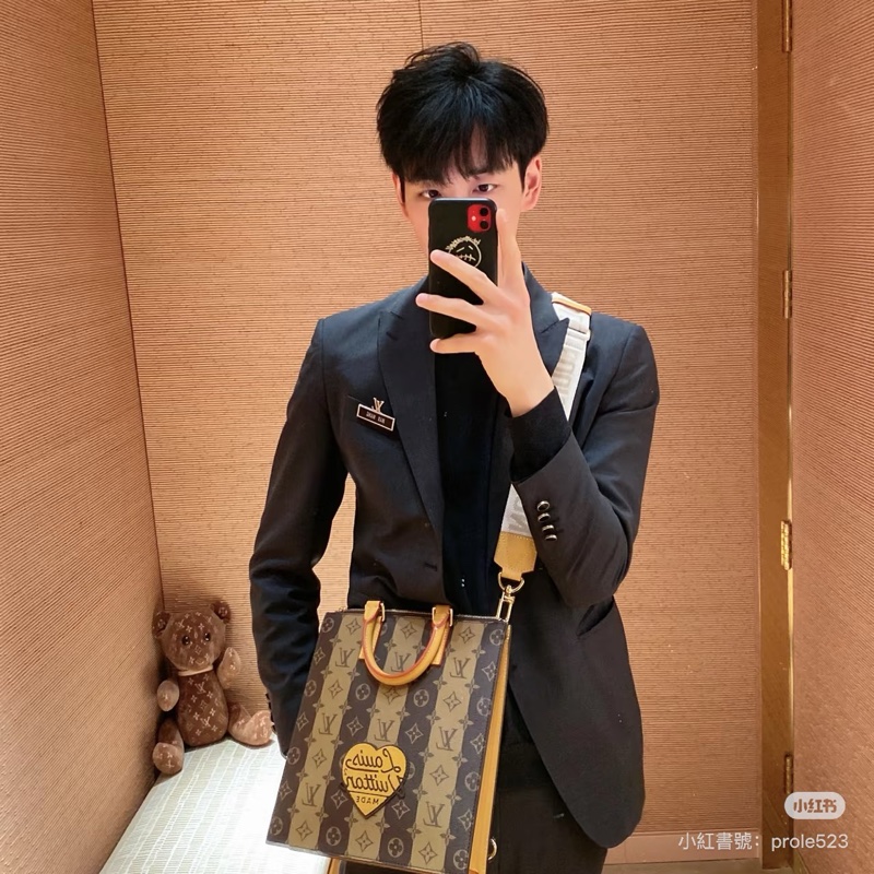 LV x Nigo Human Made 聯名款 Sac Plat 琴譜托特-4