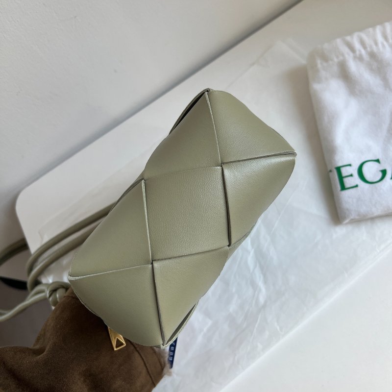 (🌷國外現貨)🏷BV 寶緹嘉．Brick Mini 編織相機包-2